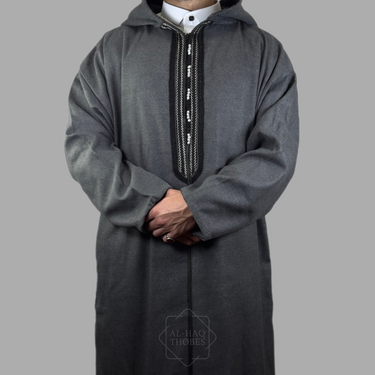 ثوب مغربي فاخر باللون الأخضر الزيتوني