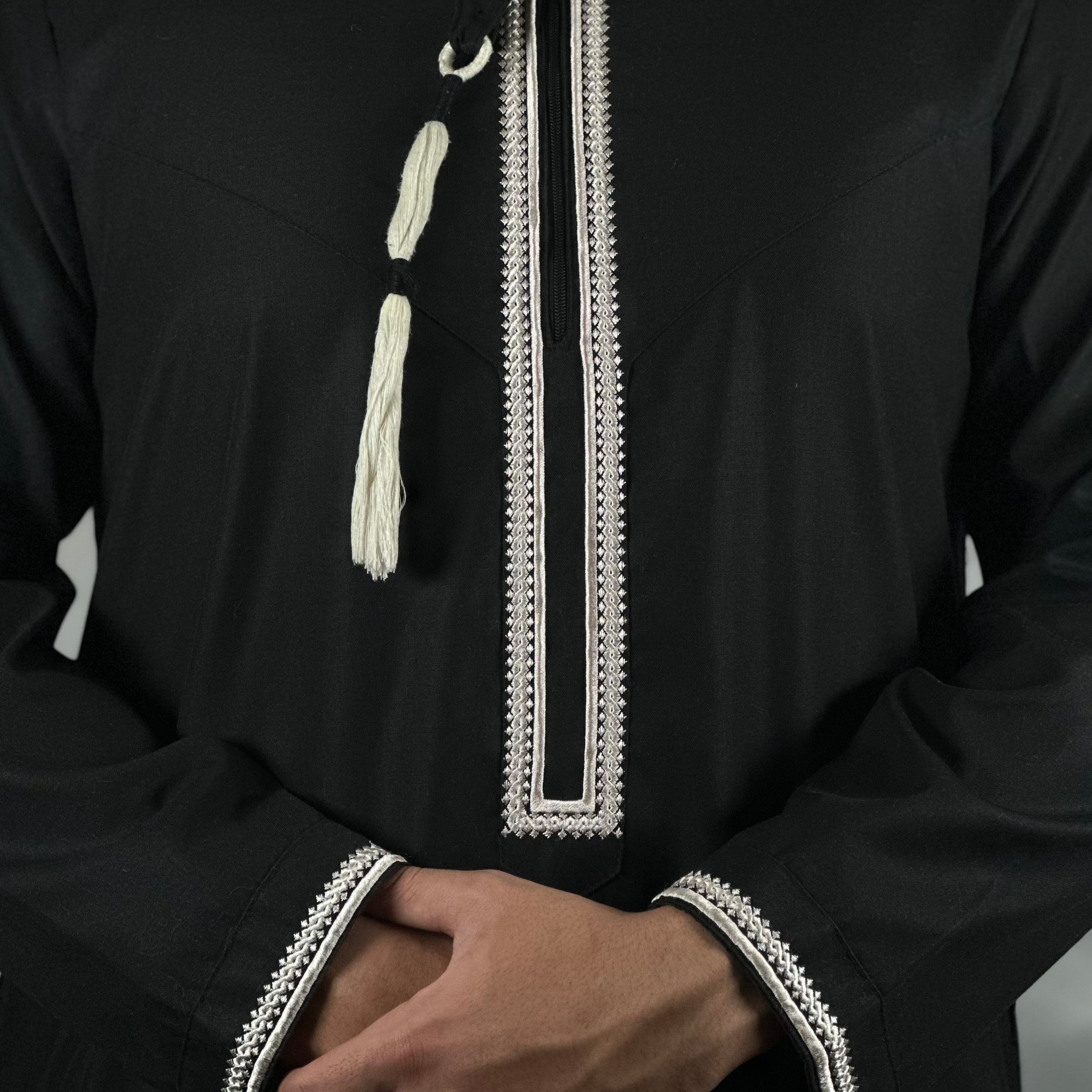 Luxury Black and Cream Omani Thobe